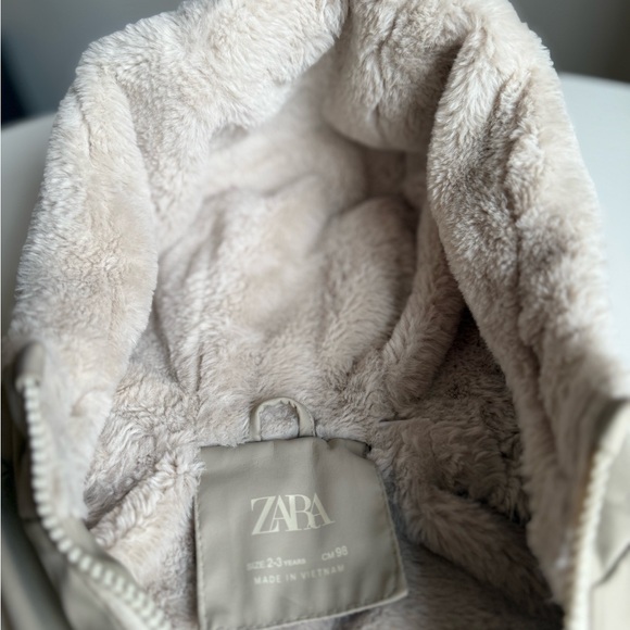 Zara Kids Puffer Jacket Vest Beige, Pink, Green 2T-4T Waterproof Lottie Girl’s - Picture 4 of 16